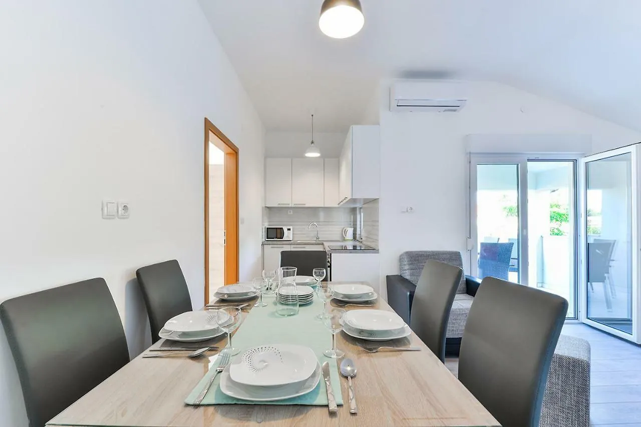 Apartment Galijot Vir 0*,  Kroatië