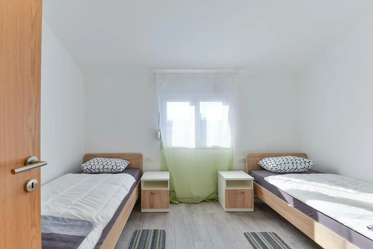 Apartment Galijot Vir 0*,  Kroatië